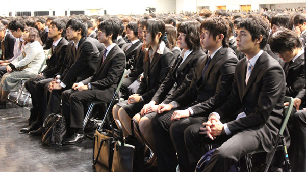 Vest là trang phục trong mọi buổi lễ nhập học ở Nhật